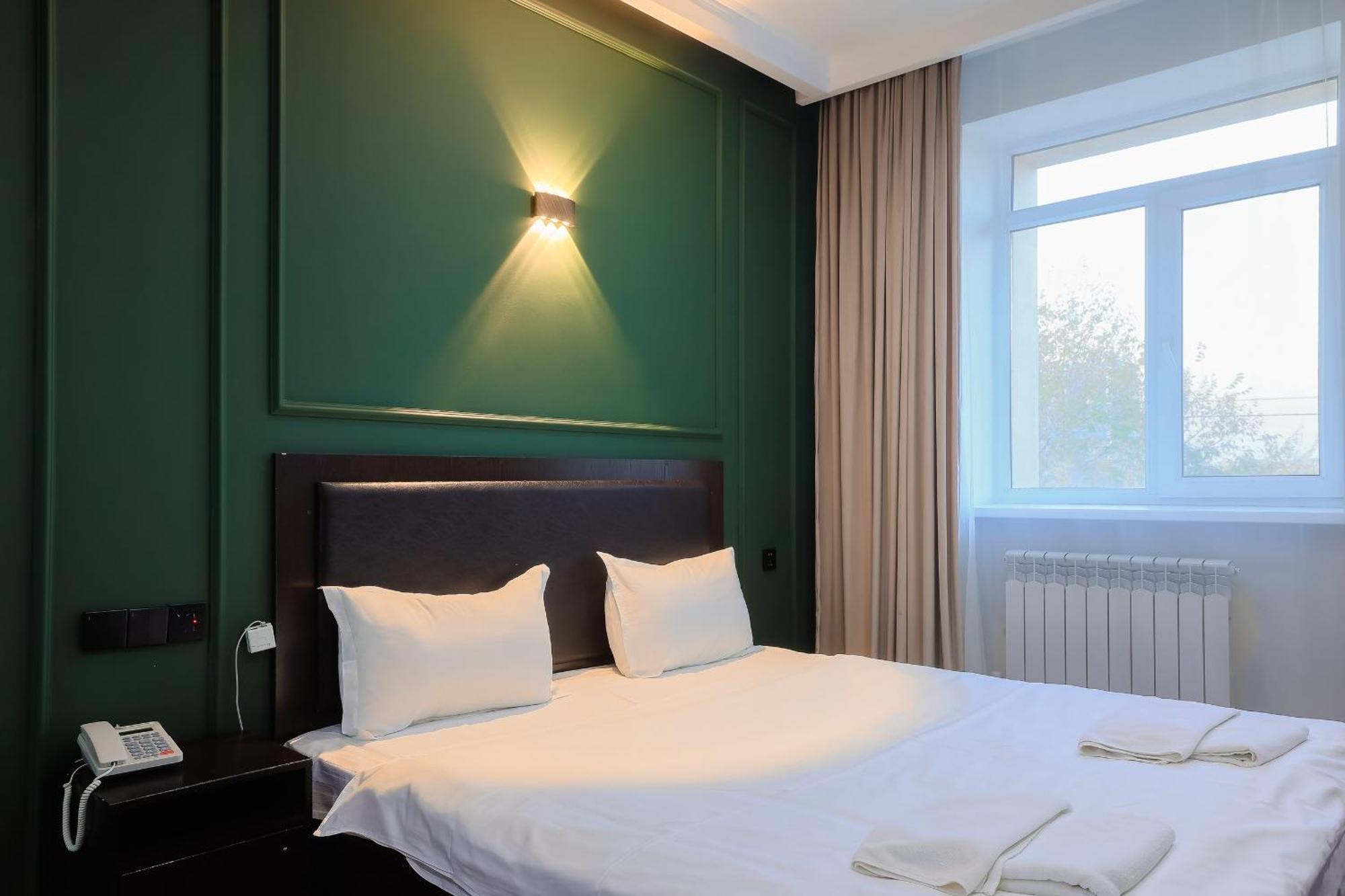 Hotel Vivaldis Ałma Ata Zewnętrze zdjęcie