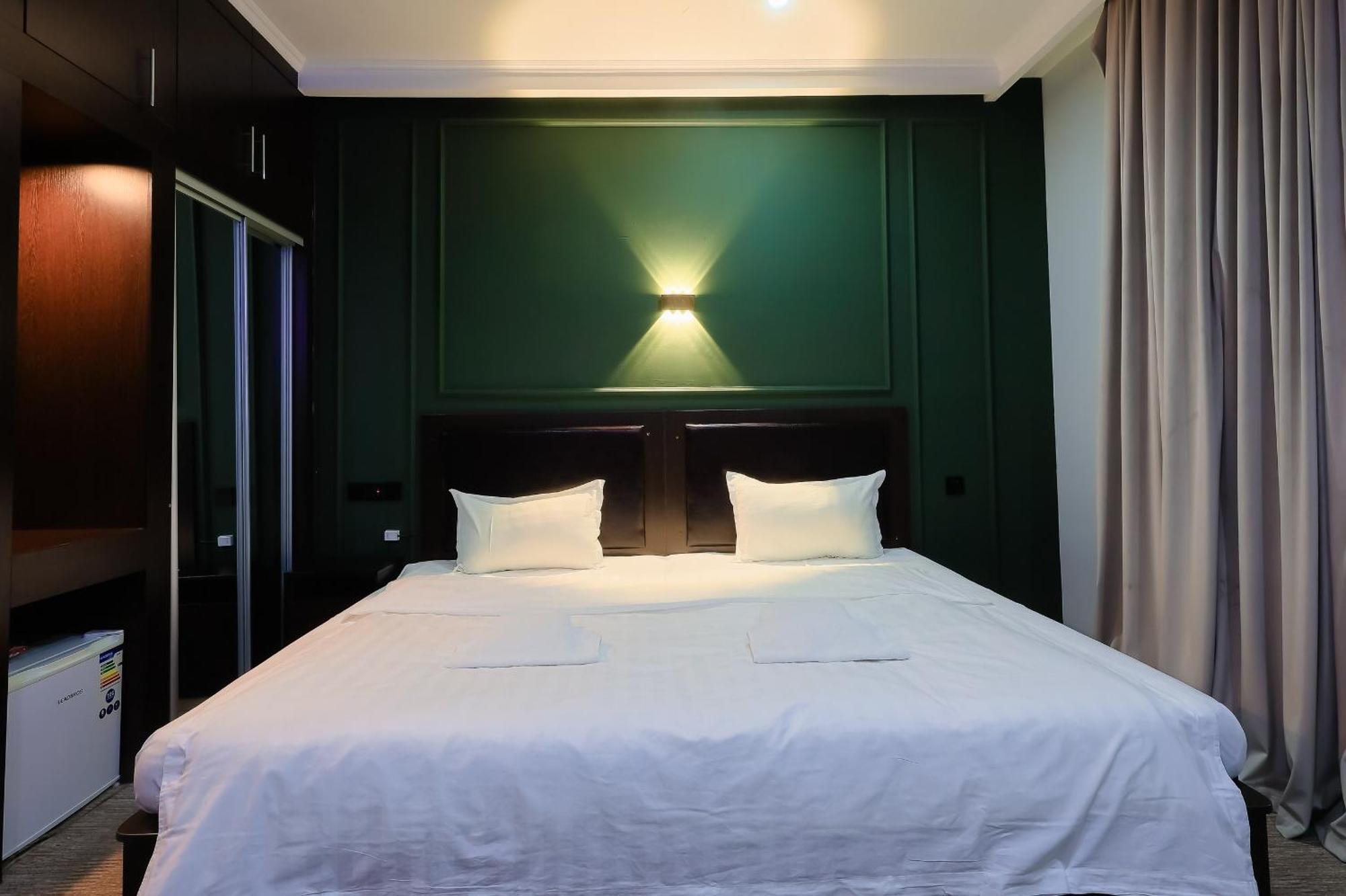Hotel Vivaldis Ałma Ata Zewnętrze zdjęcie