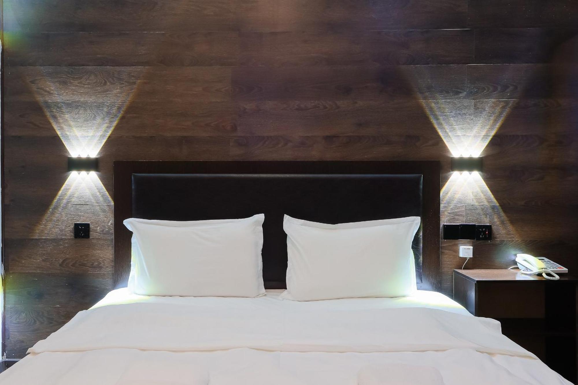 Hotel Vivaldis Ałma Ata Zewnętrze zdjęcie