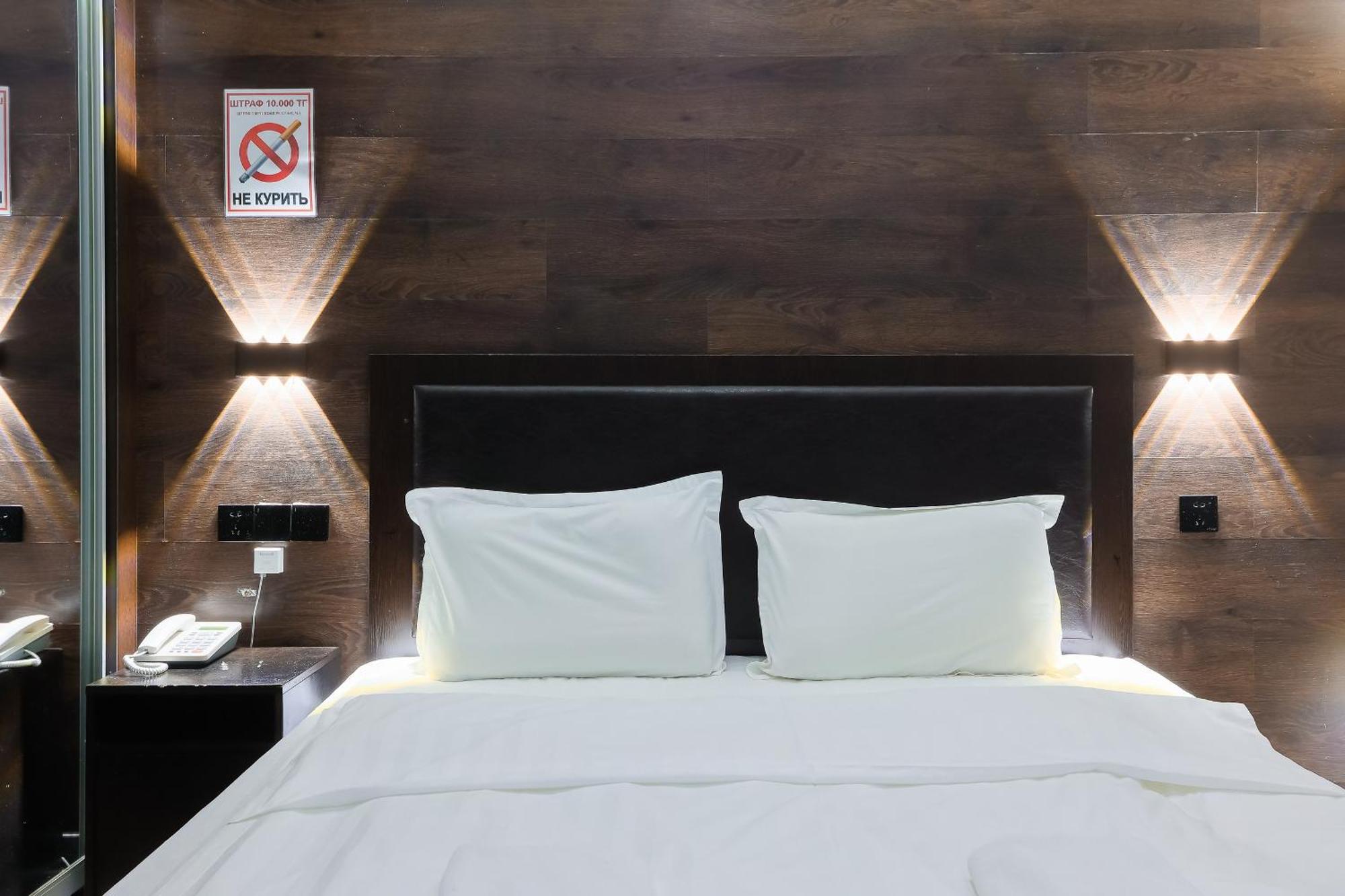 Hotel Vivaldis Ałma Ata Zewnętrze zdjęcie