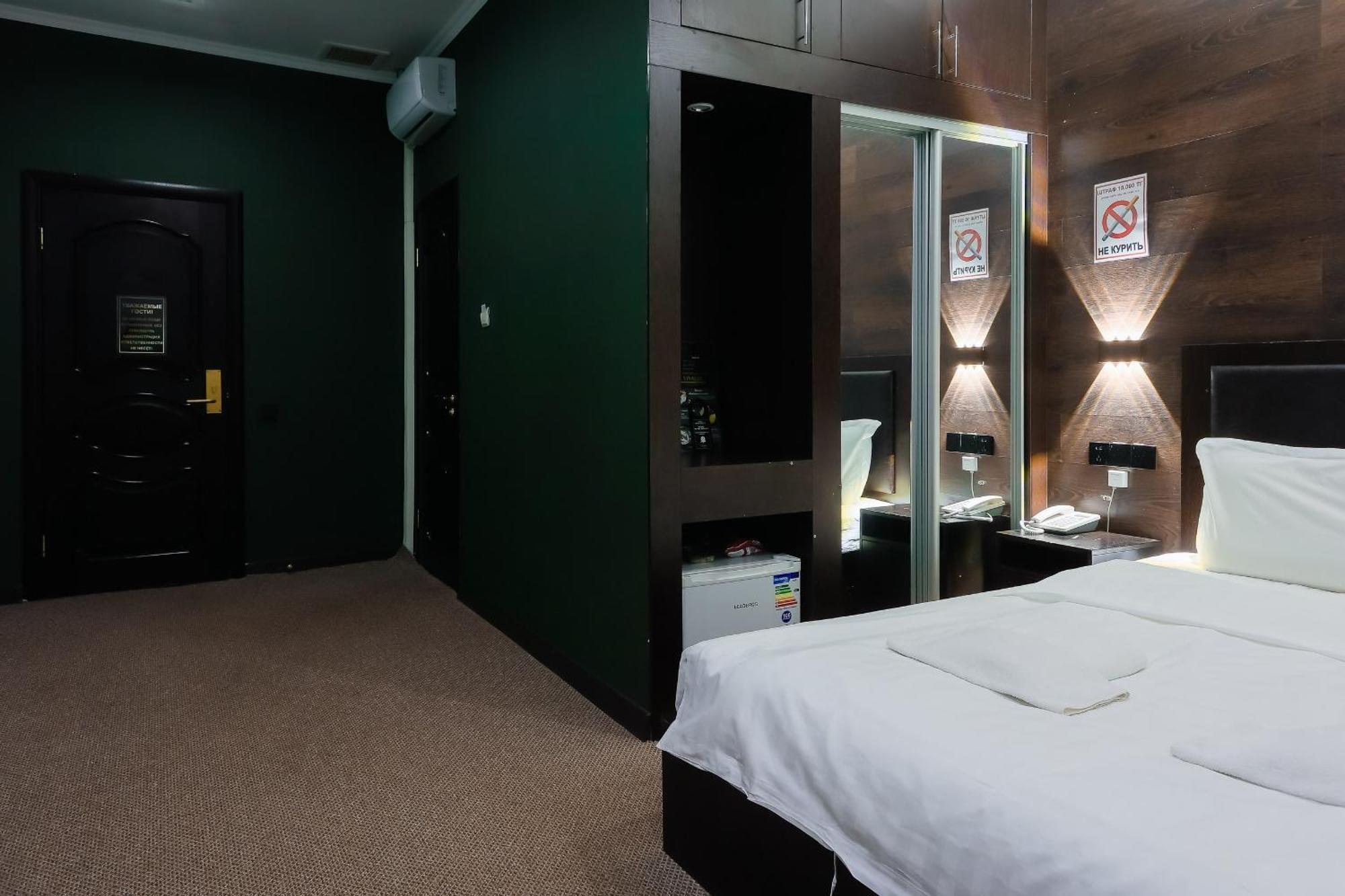 Hotel Vivaldis Ałma Ata Zewnętrze zdjęcie