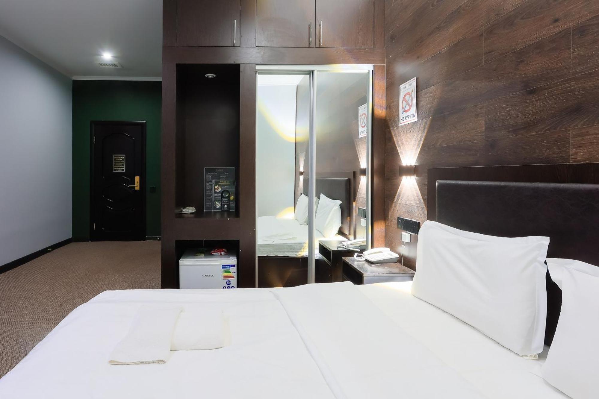 Hotel Vivaldis Ałma Ata Zewnętrze zdjęcie